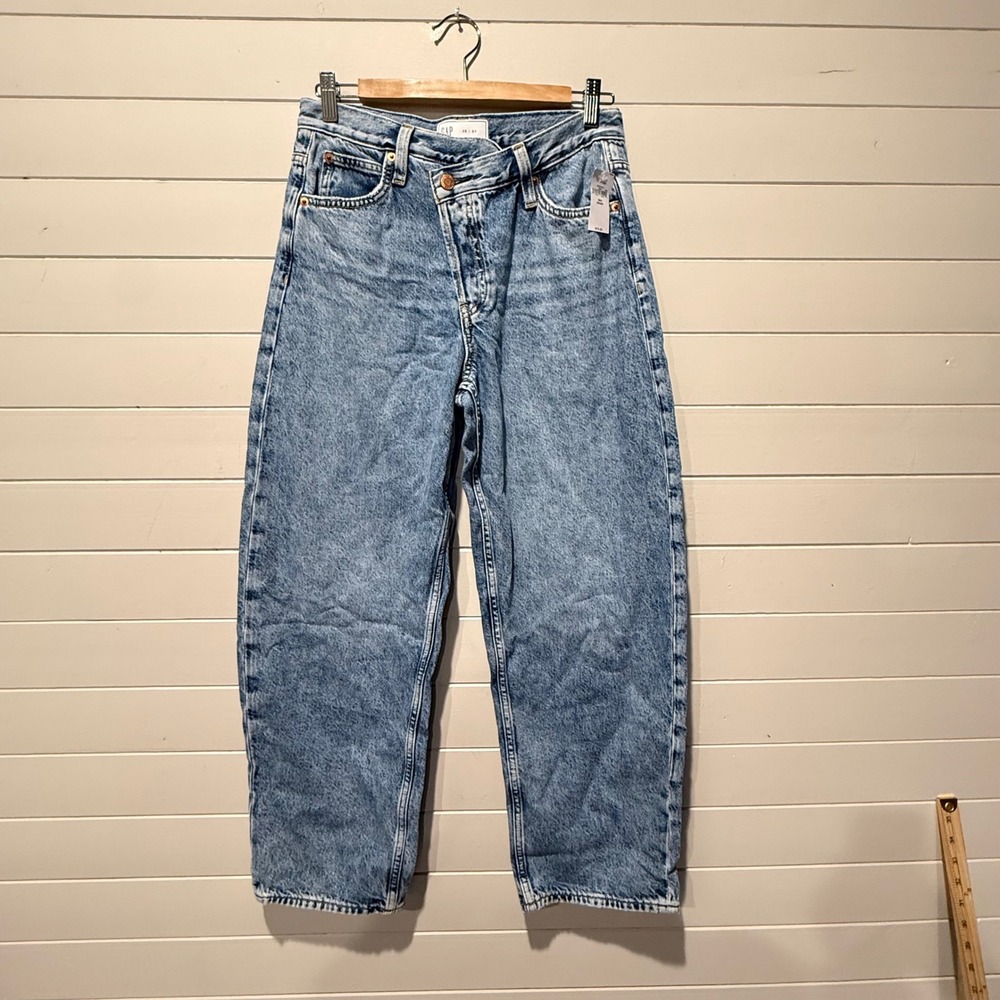 GAP Crossover Waist Barrel Leg Jeans Women 28/6 Short Light Acid Wash Denim NWT